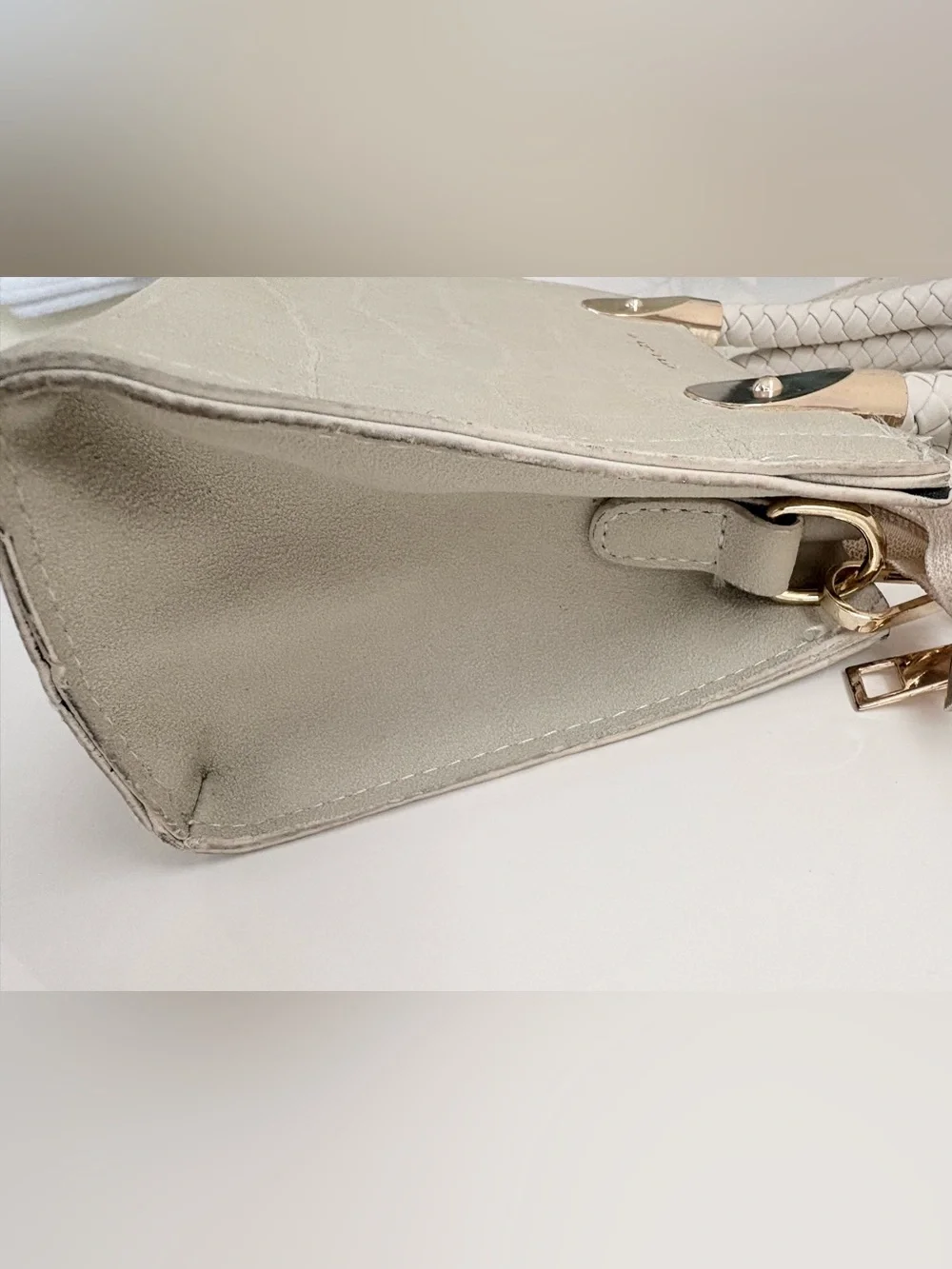 Women’s Cream Croc-Embossed Top-Handle Bag with Removable Strap Zipper Closure